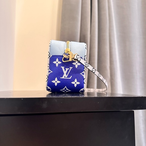 Louis Vuitton Louis Vuitton Monogram Beach Pouch Resort Okinawa - Picture 8 of 16